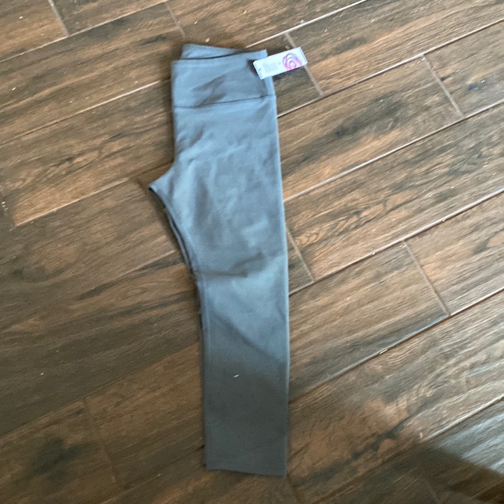 American fitness compression 3/4 leggings brand new never worn